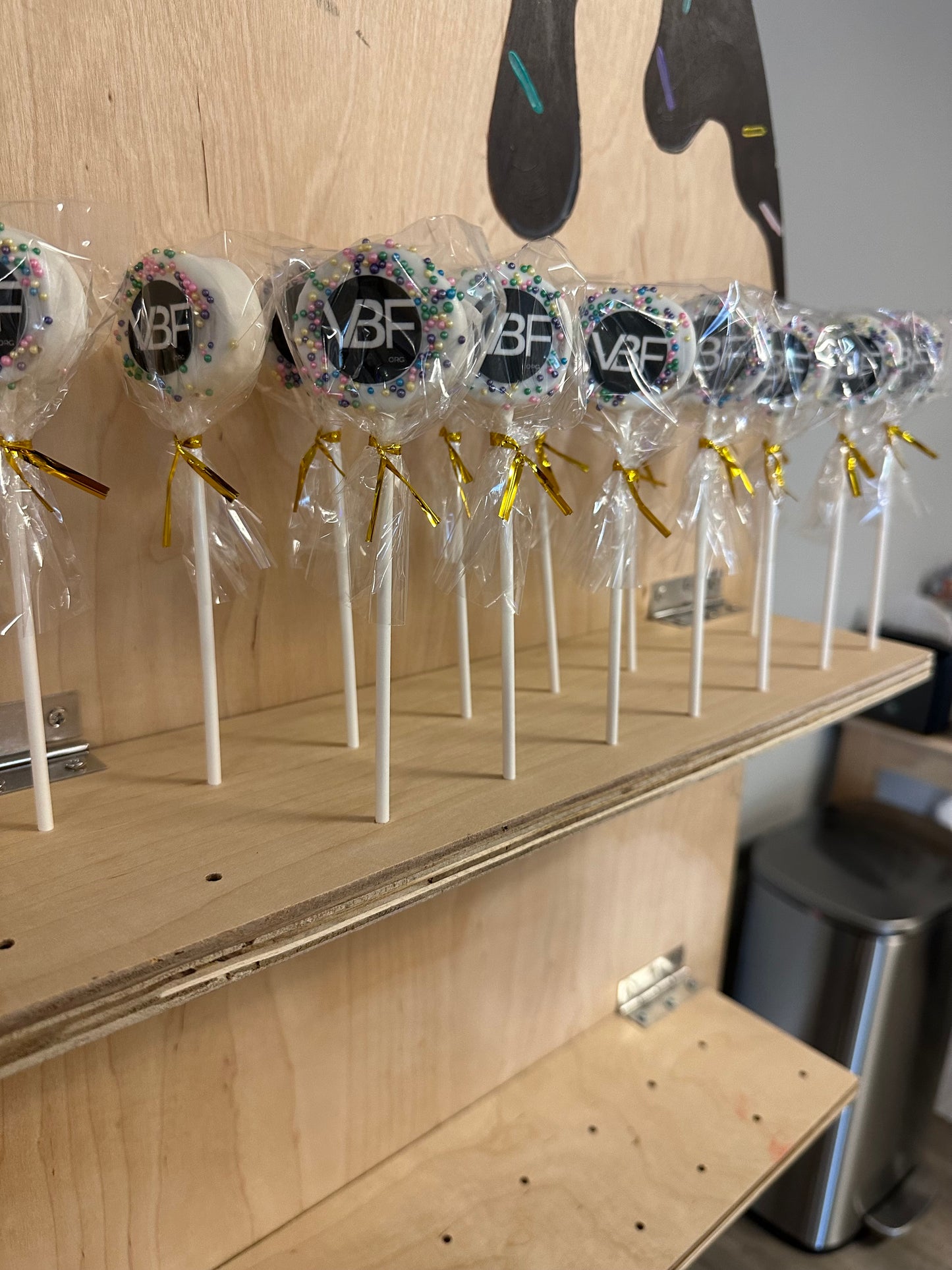 Branded image cakepops