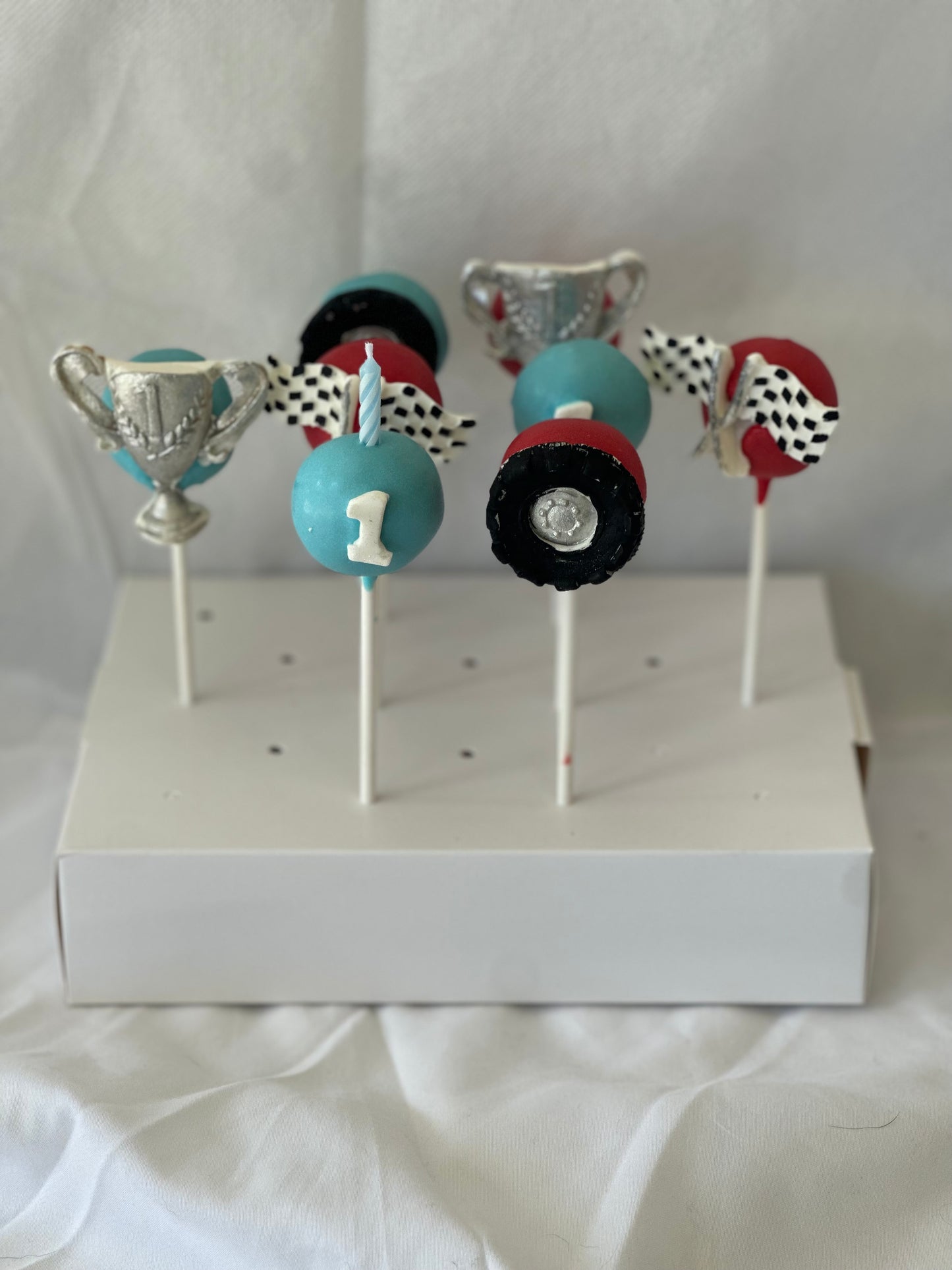 3 to 4 designs - Custom Cakepops