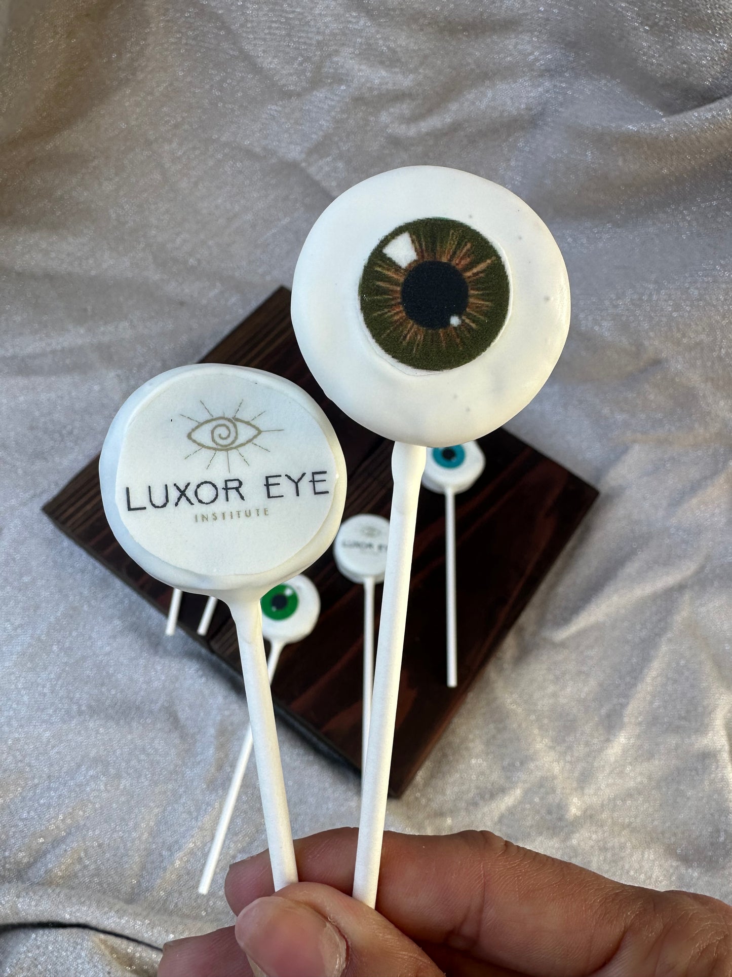 Branded image cakepops