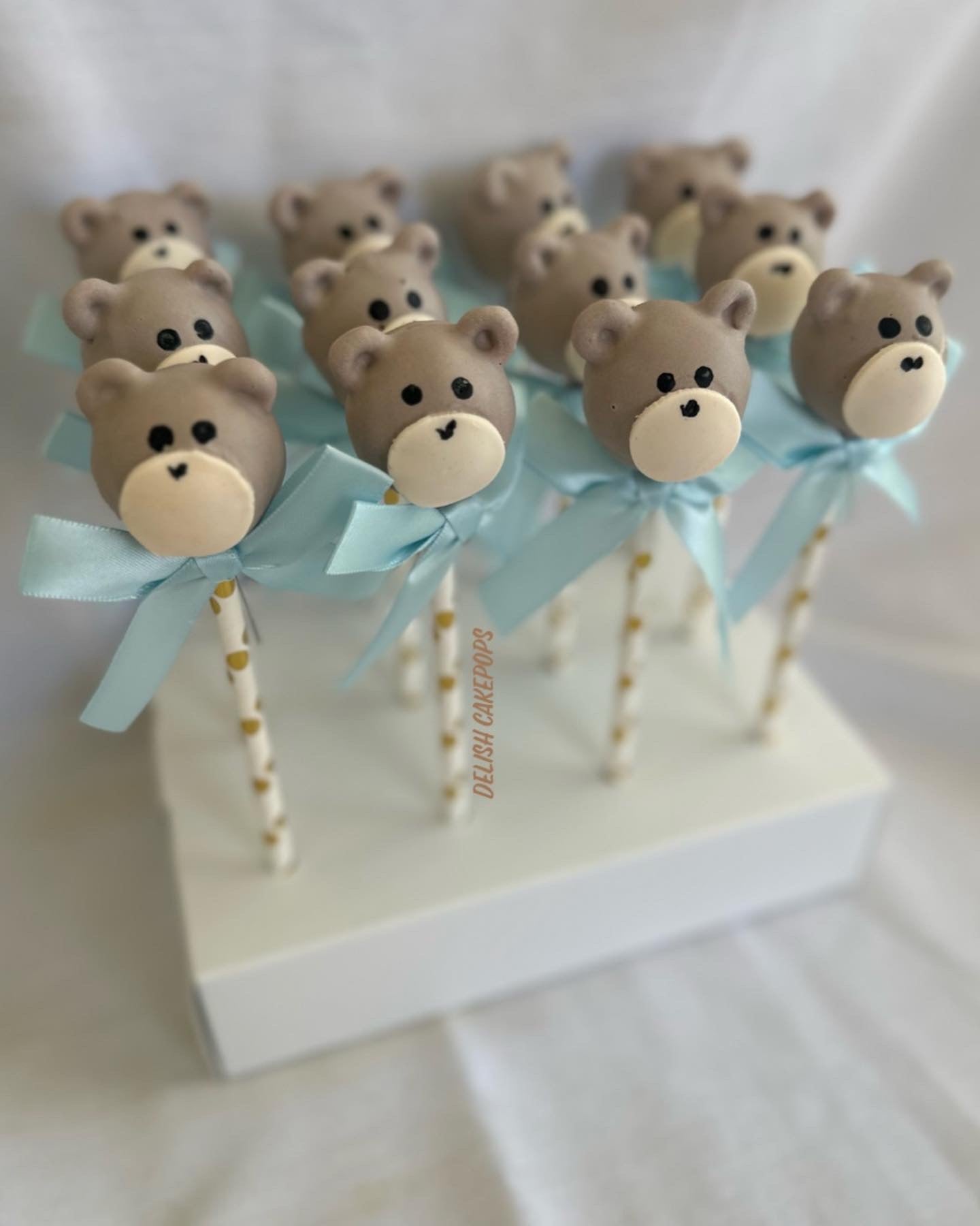 1 to 2 designs- Custom Cakepops